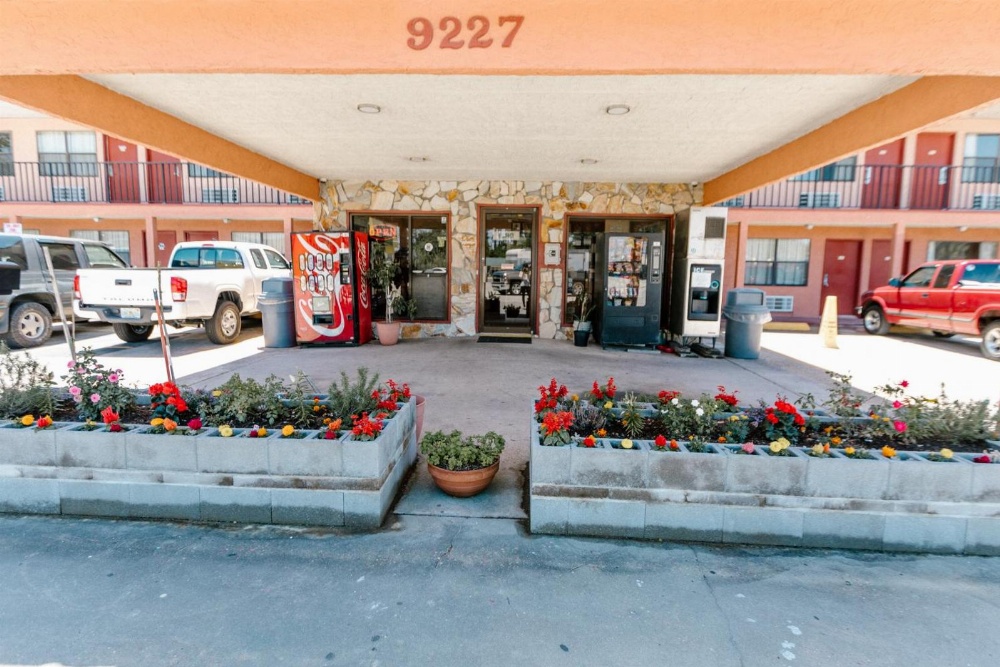 Summer Breeze Motel Main image