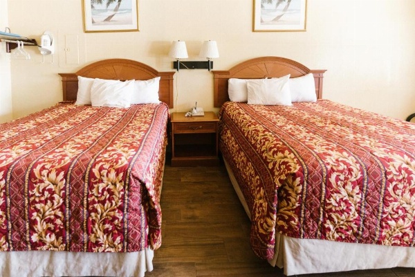 Summer Breeze Motel image 18