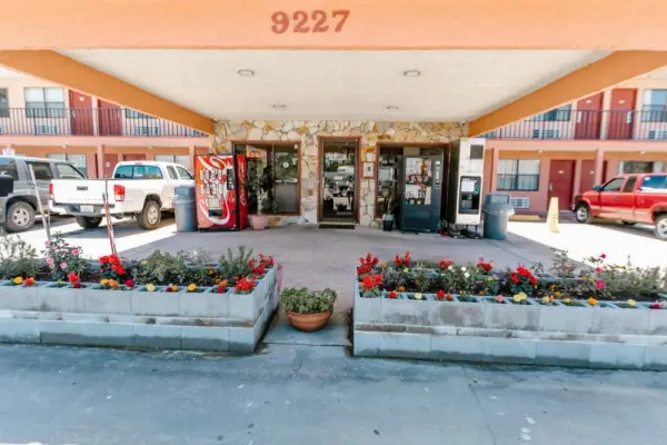 Summer Breeze Motel Main image
